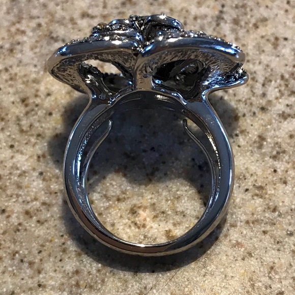 Crystal floral statement ring - Picture 4 of 6